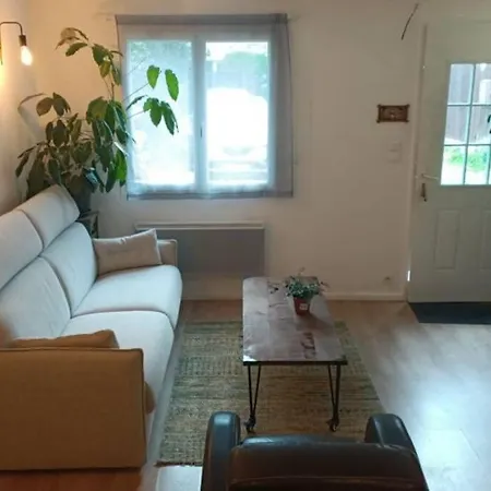 Maison Au Calme Avec Petit Parking, Un Pas De La Gare